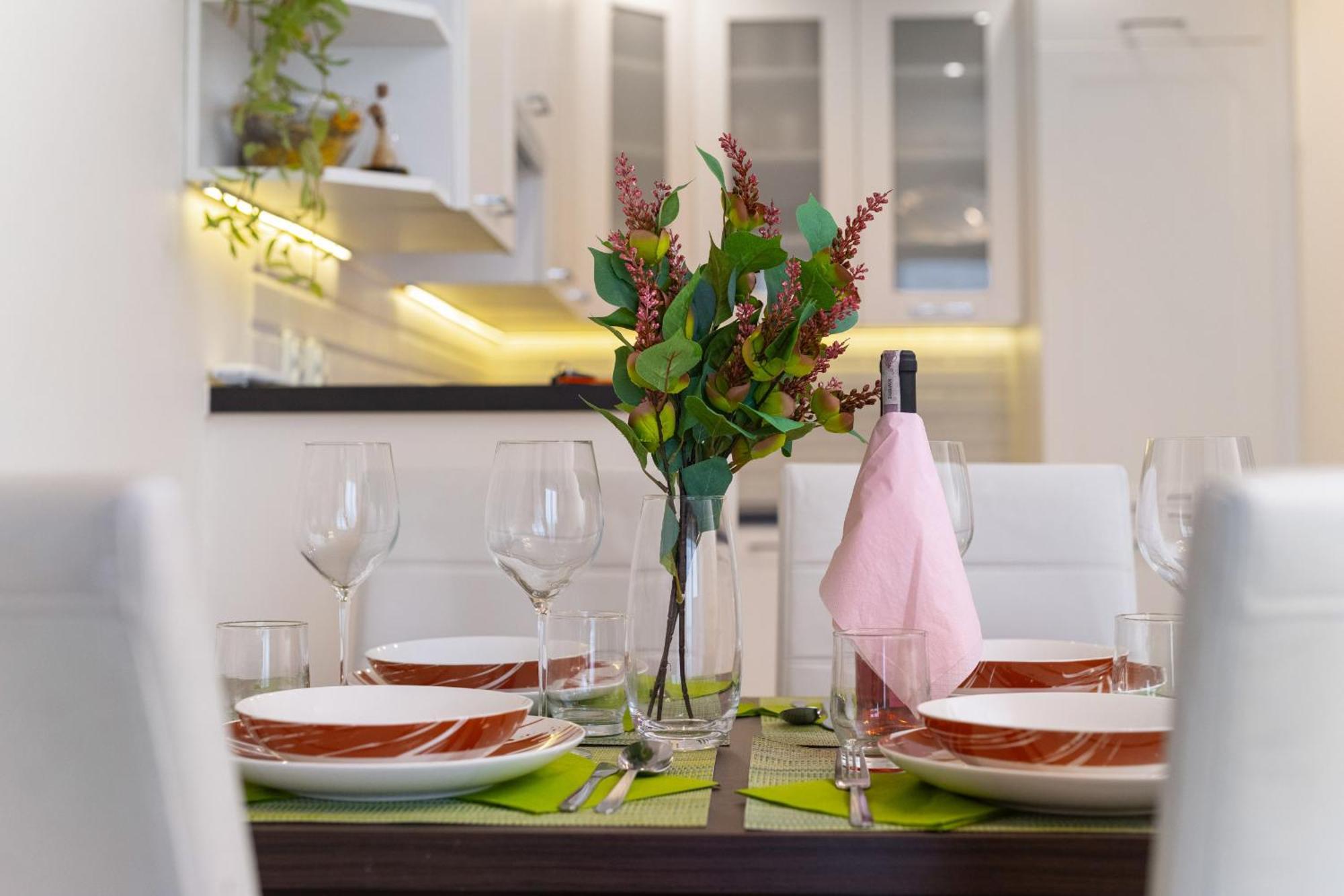 Comfortable Apartment Krakowska Wroclaw With Free Parking By Noclegi Renters Exterior photo